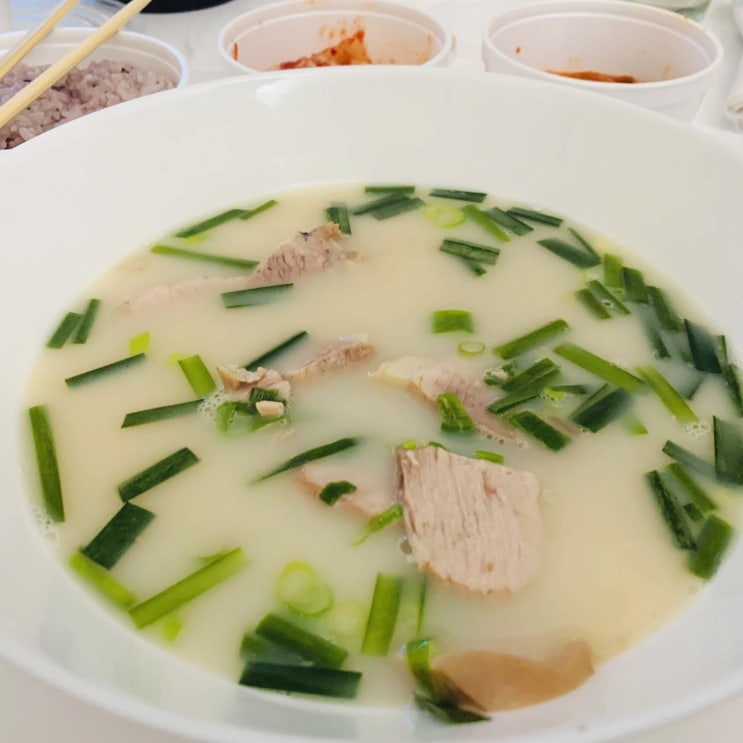  토론토맛집 :: 국밥맛집으로 유명한 쌈밥전문 아지매 집밥의 부산돼지국밥 + Bandit Brewery 에서 사온 흑맥주 