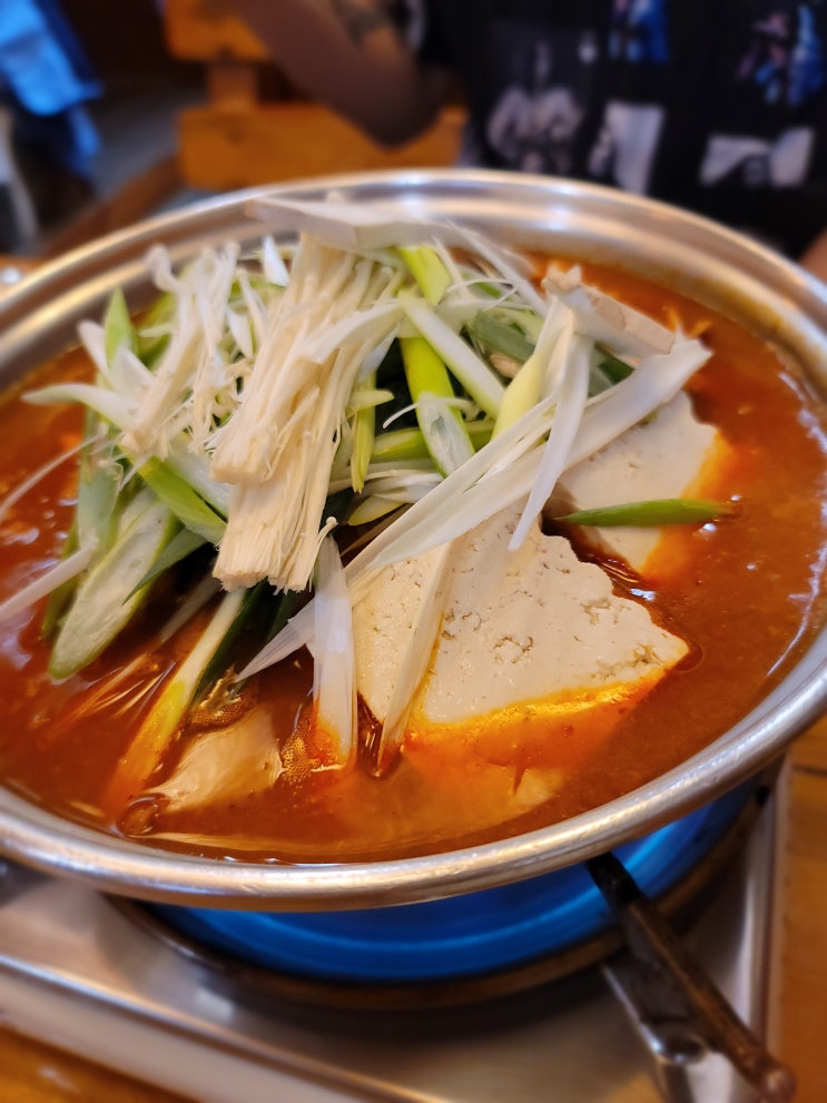  가성비 좋은 야탑역 돼지김치찜 소쿠리 지짐이