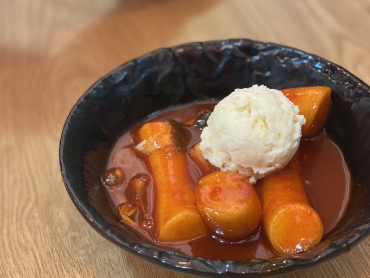  쫀득한 쌀떡볶이와 감자샐러드를 한번에! 강남역 맛집 덕자네방앗간