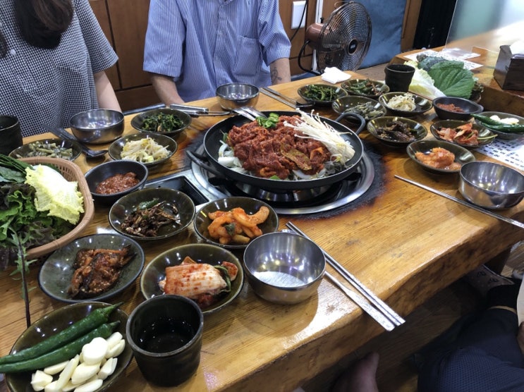  전농동 맛집, 쌈밥으로 동네를 평정한! '강박사돌솥쌈밥생삼겹살' 리뷰