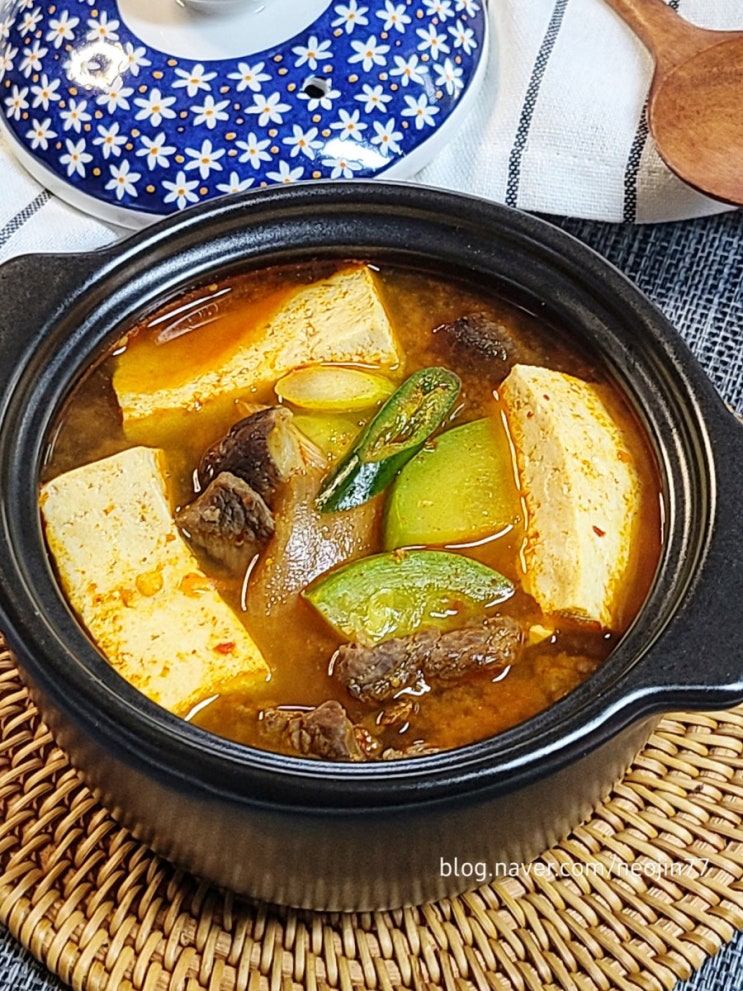 고추장두부찌개 급하게 끓인 얼큰한 국물요리 밥에 비벼 먹으면 꿀맛 고추장두부찌개 급하게 끓인 얼큰한 국물요리 밥에 비벼 먹으면 꿀맛
