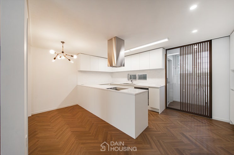  강서구 공항동 강서센트레빌 4차 44평 아파트 인테리어, 아치형게이트와 템바보드, 간살도어로 공간에 디테일을 살리다