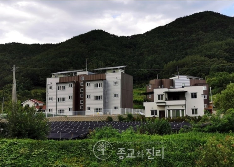 종교단체 아니라더니... ‘하바사 공동체’, 무주읍 마을로 집단 귀촌 주일마다 술판 벌이는 ‘평신도교회’, 주민들은 배신감에 반발