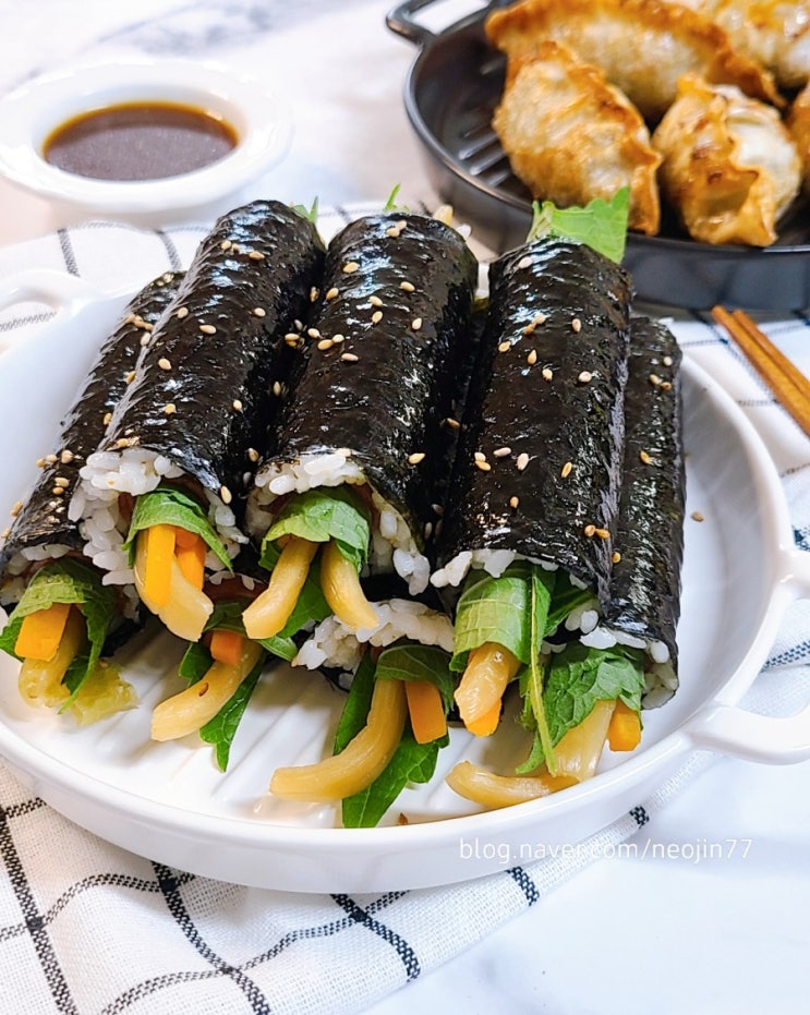 묵은지 김밥 미니김밥 처럼 간단하게 마약김밥 처럼 끝없이 맛있는 집김밥 레시피 묵은지 김밥 미니김밥 처럼 간단하게 마약김밥 처럼 끝없이 맛있는 집김밥 레시피
