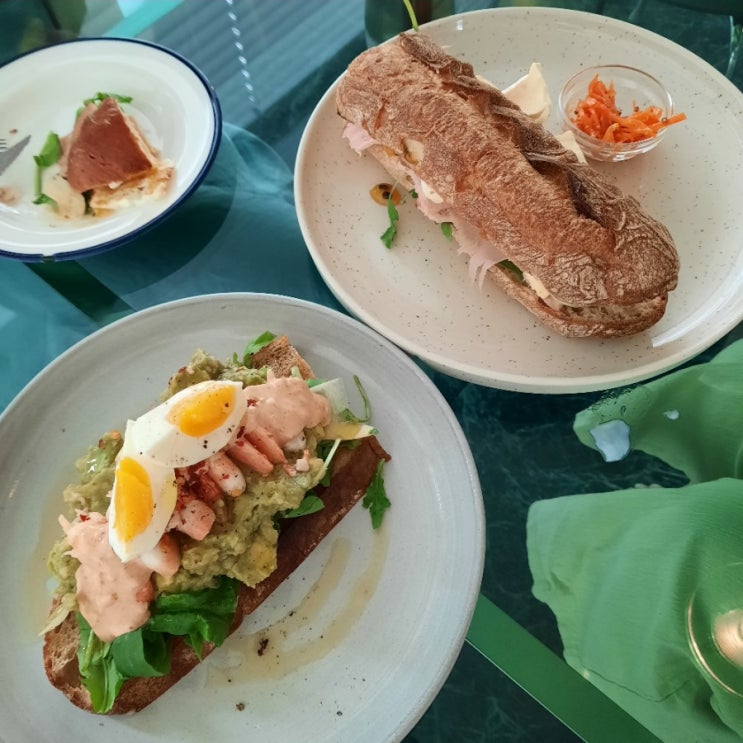  [용산 맛집] 바통 :: 특색 있는 메뉴의 갬성 브런치 카페