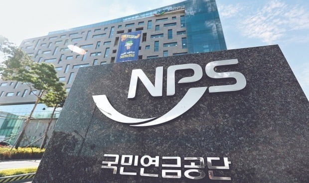 국민연금, 자산 900조 돌파…33년간 500조 넘게 벌었다 국민연금, 자산 900조 돌파…33년간 500조 넘게 벌었다