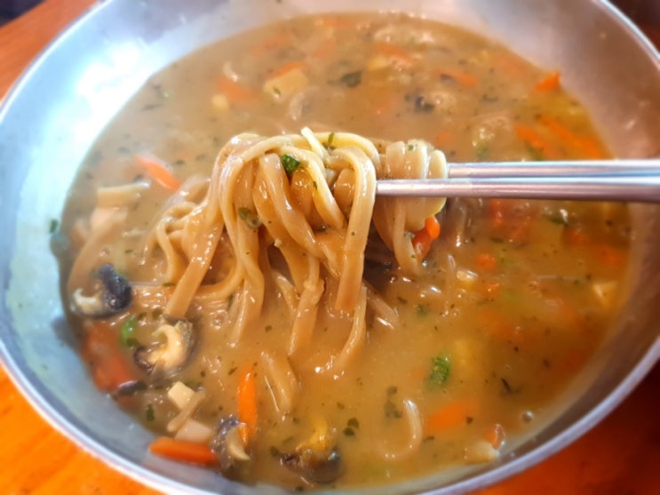  담백하고 진한 보말칼국수, 해물파전 오름나그네 | 제주 동부 맛집