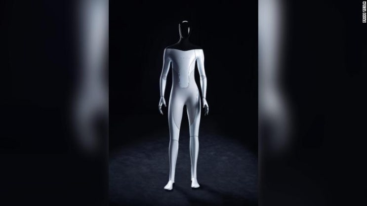  CNN Business : Elon Musk's robot - For now he's got a guy in a suit. 여기서, For now의 의미를 한방에 이미지로 기억하기