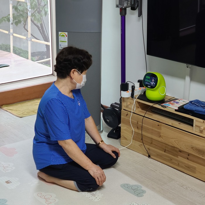 홀몸어르신에게 무슨 일이 생기면 AI가 보호자에게 신고 홀몸어르신에게 무슨 일이 생기면 AI가 보호자에게 신고