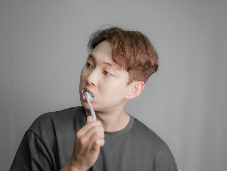  구취제거 고민? 프리미엄 치약 더 블랙 확실하던데!