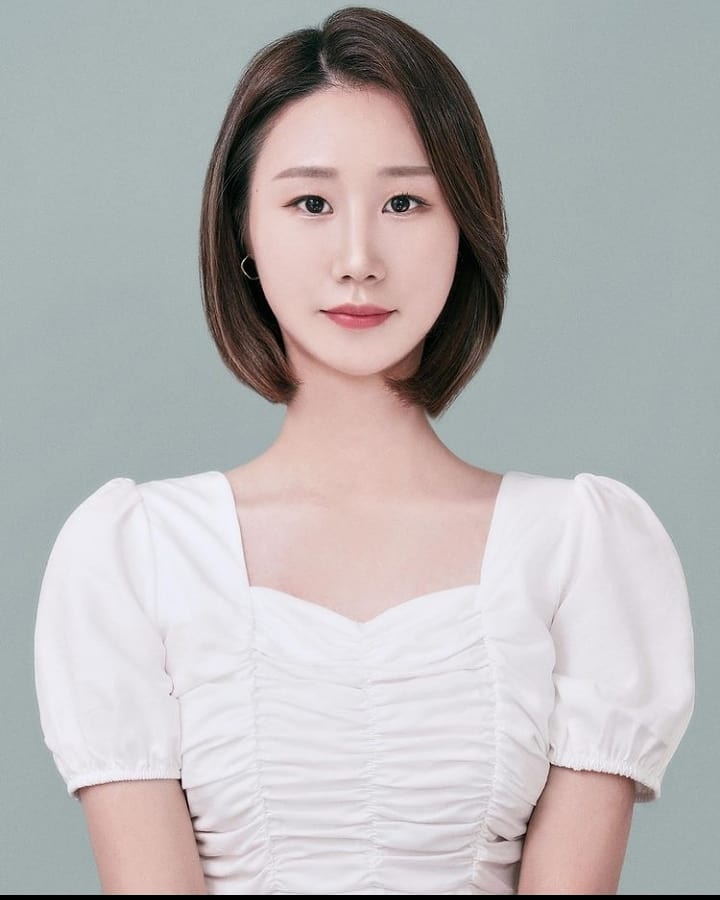  이미지 사진 찍기전 헤어메이크업 