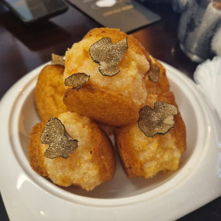  [압구정] 고급 중식당 맛집 무탄 MUTAN 마카롱 멘보샤 짜장면 유린기 리뷰