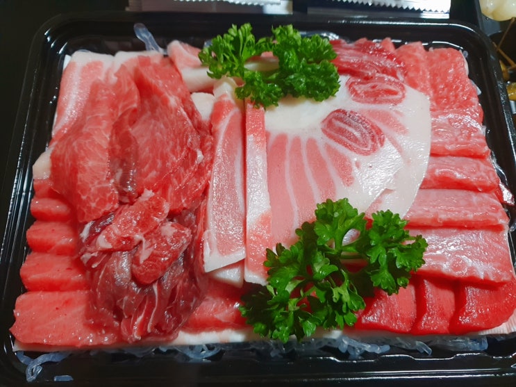  오랜만에 참치 회에 한잔. 9시 컷 무자비 하네..
