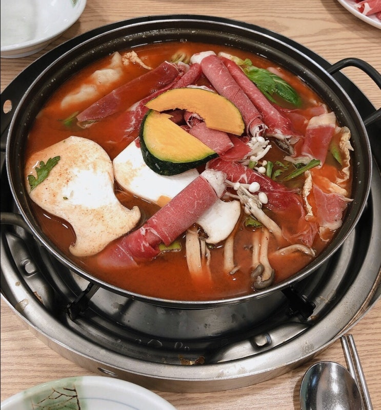  수원 본만두 - 성대역 소고기만두전골에 칼국수 맛집 다녀왔어요 ~