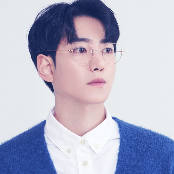 인지도 있는 멜라크메 남자 여자 코받침없는 동글이 알큰 오버 베타 티타늄 골드 안경테 추천해요 인지도 있는 멜라크메 남자 여자 코받침없는 동글이 알큰 오버 베타 티타늄 골드 안경테 추천해요