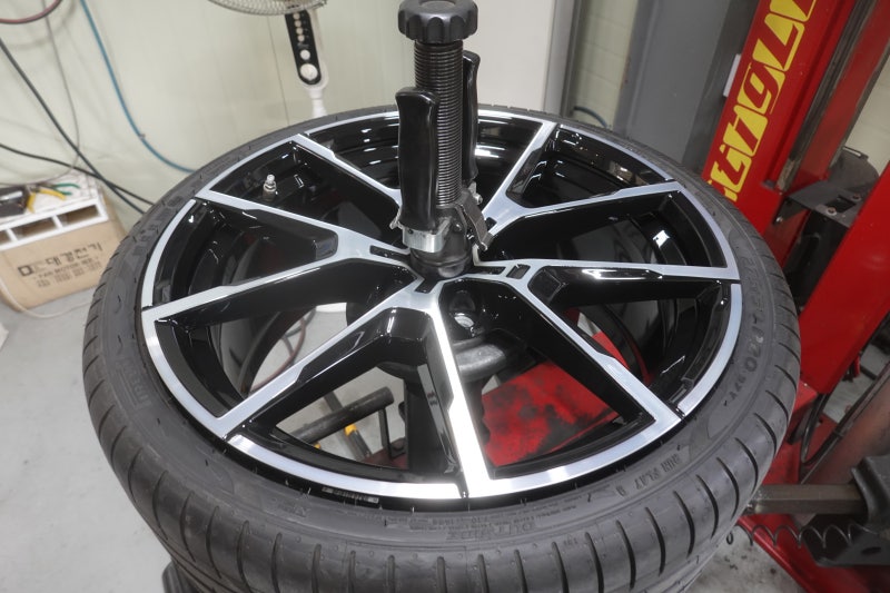 남양주 불암산로 / 휠복원/도색 / BMW / 8시리즈