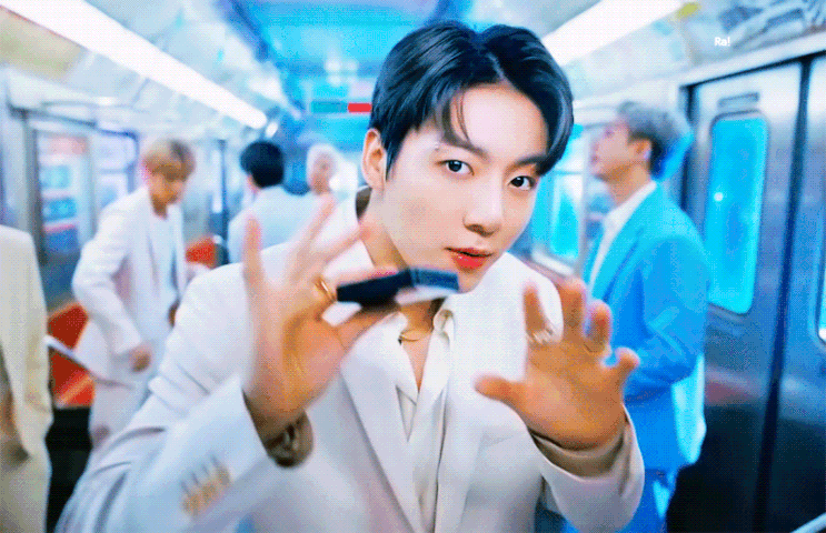 갤럭시 x BTS 제트플립3 방탄소년단 정국 보정 움짤! 갤럭시 x BTS 제트플립3 방탄소년단 정국 보정 움짤!