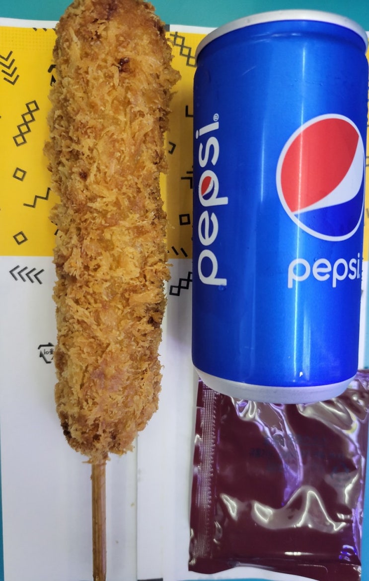 편의점에서 먹는 치즈돈까스 - GS25 모짜치즈돈까스꼬치 - 편의점신제품 내돈내산 솔직리뷰 편의점에서 먹는 치즈돈까스 - GS25 모짜치즈돈까스꼬치 - 편의점신제품 내돈내산 솔직리뷰