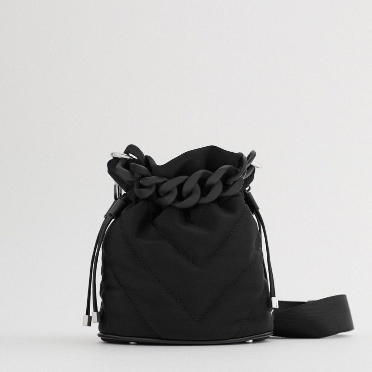 가성비 뛰어난 ZARA 자라 퀼티드 미니 버킷백 ··· 가성비 뛰어난 ZARA 자라 퀼티드 미니 버킷백 ···