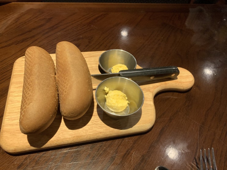 [[아웃백 스테이크]] 아웃백 평촌점 런치메뉴 "런치갈릭립아이+런치달링포인트스트립+투움바파스타+치킨텐더새러드+에이드음료3잔 +디저트음료"