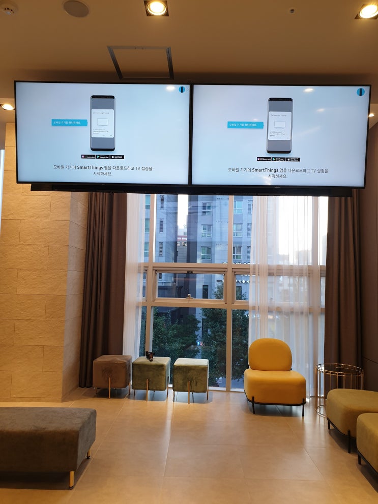  피부과 대기실에 병원 동영상 홍보와 안내문 DID모니터 TV 시스템