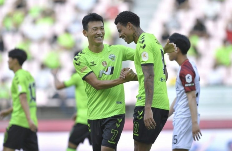 K리그 프로축구 9월 첫경기 전북현대 vs 포항스틸러스 K리그 프로축구 9월 첫경기 전북현대 vs 포항스틸러스