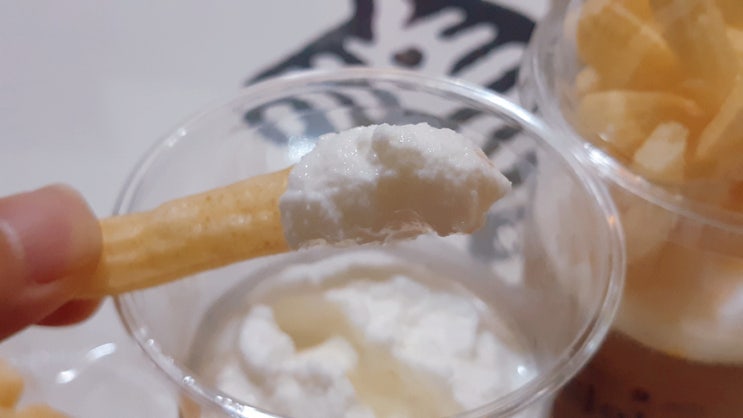 이디야 포스틱쉐이크, 밀크쉐이크에 포스틱 찍어 먹어봄? 이디야 포스틱쉐이크, 밀크쉐이크에 포스틱 찍어 먹어봄?