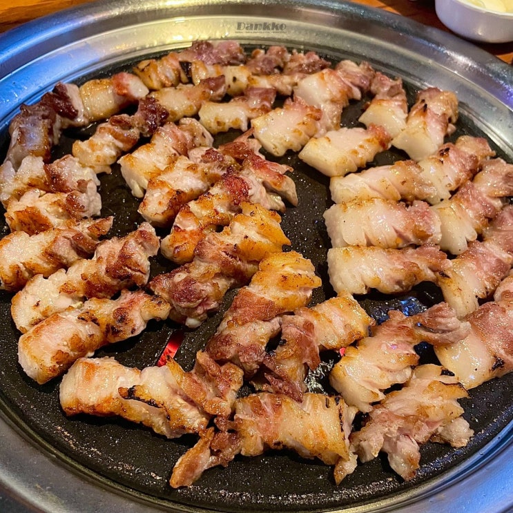  포항이동 돼지고기맛집, 삼겹살을 직접 구워주는 '고기굽는남자' !