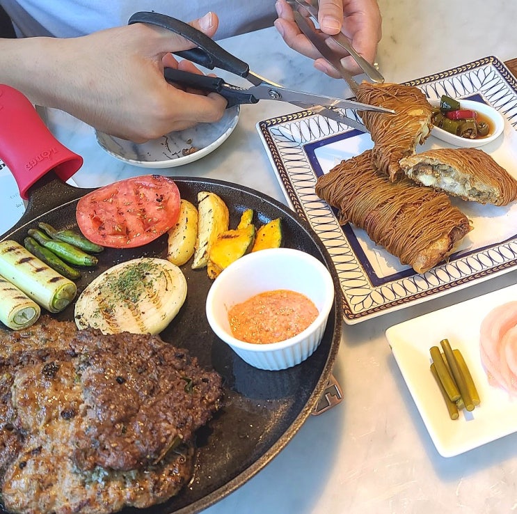  담양앞집_ 정갈한 숯불떡갈비와 죽순만두 맛집