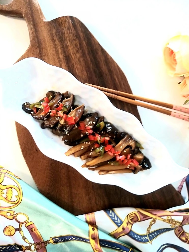  새송이버섯장조림 쫄깃한 맛이 일품인 새송이버섯 표고버섯장조림 고급스러운 버섯요리