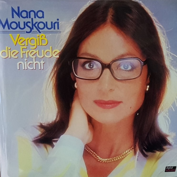  NANA MOUSKOURI