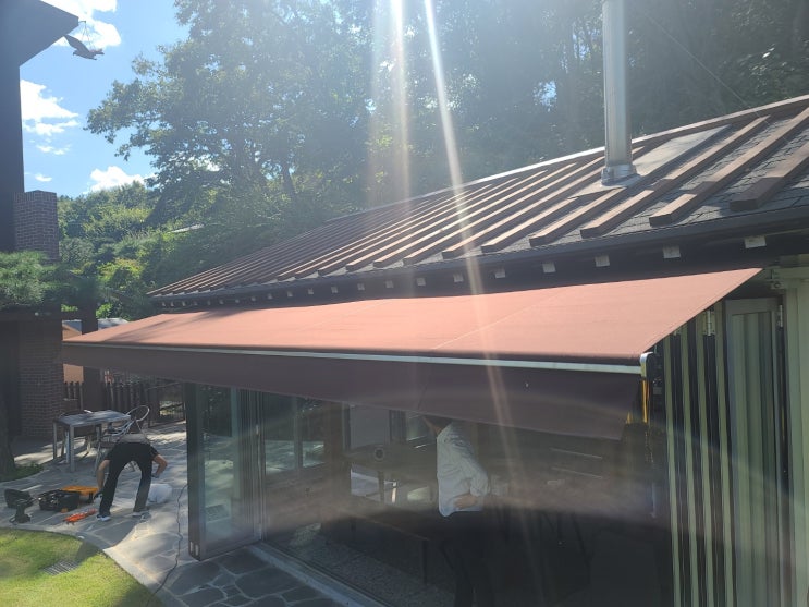  경기도 가평 전원주택 전동어닝 설치로 햇빛차단하기