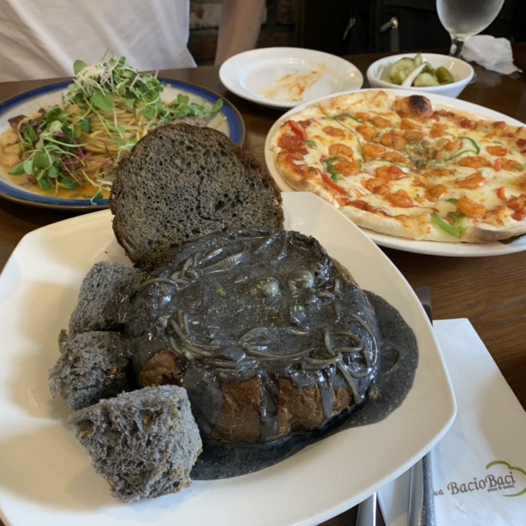  [홍대 프리모바치오바치]        스파게티 찐맛집.  빠네랑 피자도 추천합니다.