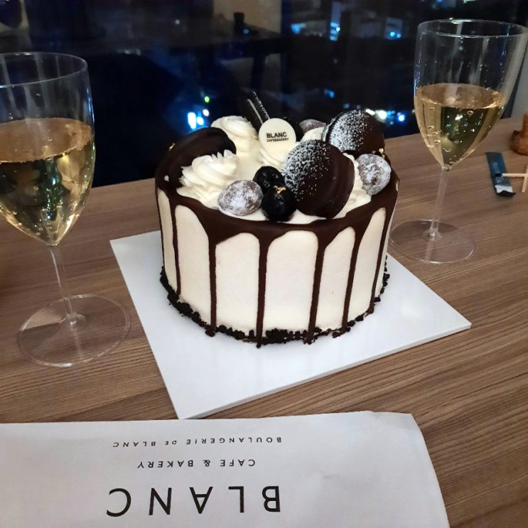  [홍대 맛집] 블랑(Blanc) :: 디저트가 맛있는 베이커리 카페