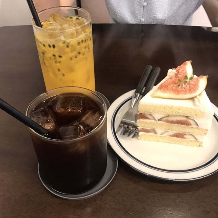  대전대흥동 케이크맛집인 모모제인카페 [인스타갬성 여심저격카페 무화과케이크가 맛있는 모모제인카페]