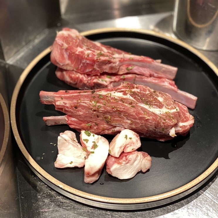  한남동 맛집 : 콜키지프리 식당 진1926 + 더샤퀴테리아