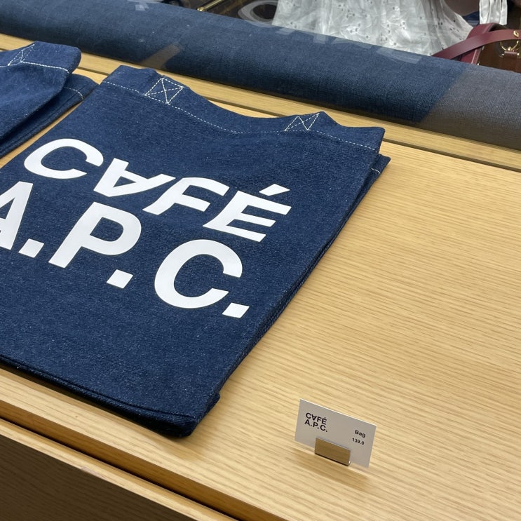  동탄 롯데백화점 카페 아페쎄 A.P.C. 에코백 예쁘네