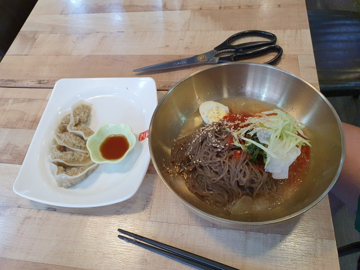  묵동 냉면맛집 시원한 비빔냉면과 갈비만두가 맛있는 먹골골목냉면