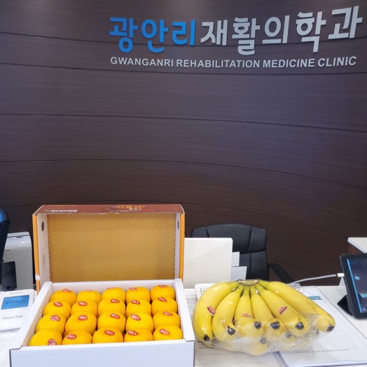  저번주 환자분들의 선물-신선한 과일& 요구르트, 쥬스, 딸기우유