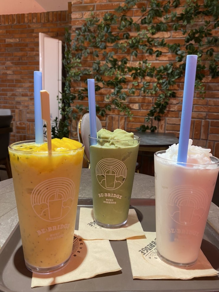  회기역 카페 베브릿지 경희대점에서 신또, 제주말차쉐이크, 부코쉐이크