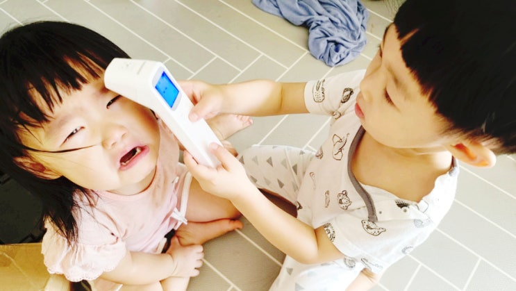  비접촉 체온계 안전하고 정확한 피아이시스 적외선 비접촉식 체온계