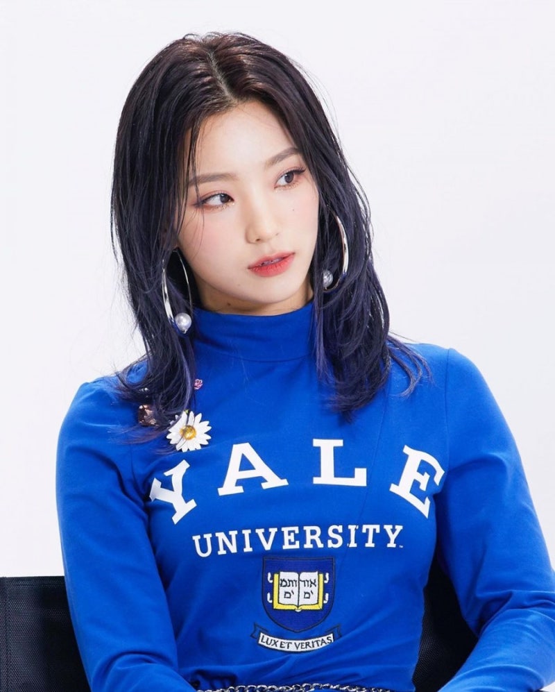 입덕 아이돌 찾기) 프로미스나인 이새롬: 프나의 걸크러쉬 맏내 캡틴, 급발진하는 개그캐 롬....