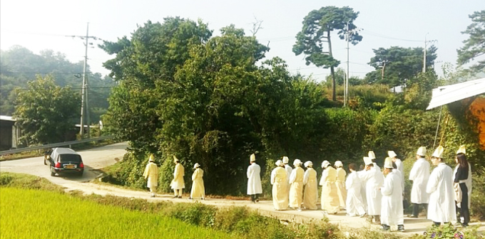 시대 바뀌었는데 장례는 제자리?…女상주도 가능 시대 바뀌었는데 장례는 제자리?…女상주도 가능