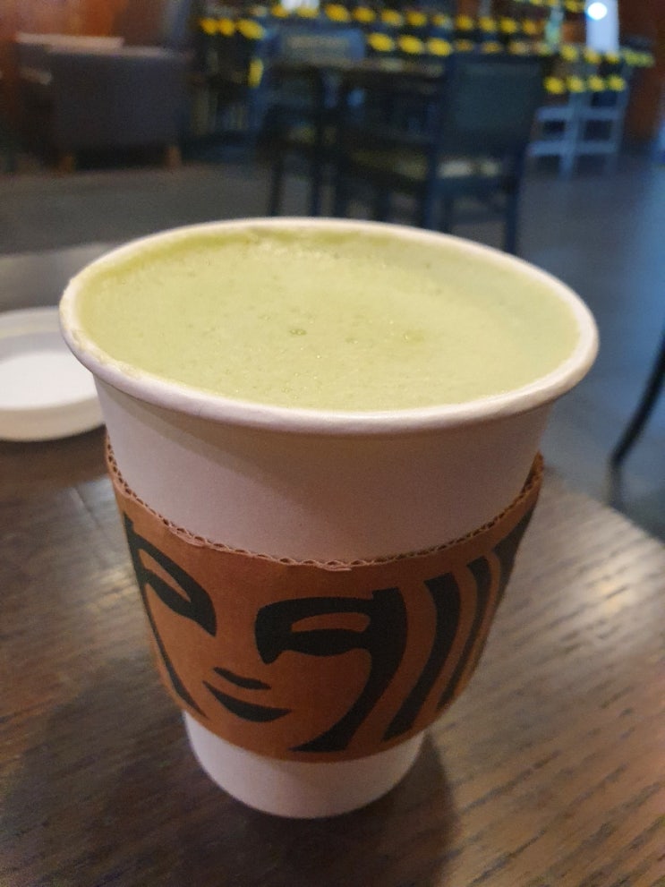  힐링 모먼트 까페에서 따뜻한 라떼 한잔하기 어떠세요?