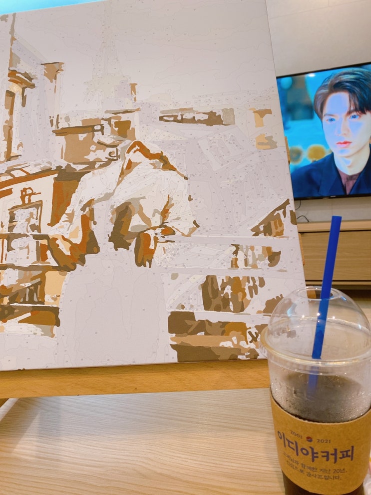  내가 만든 물건이나 음식은 더 애틋함이 느껴지는 것 같아요. 자랑스러운 나의 DIY 영상을 공유해 주세요!