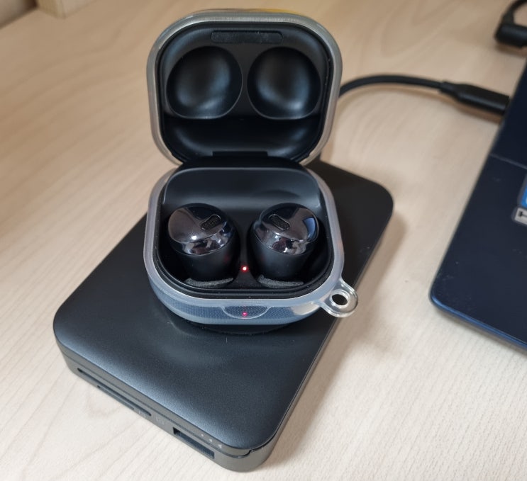  무선충전기 겸용 USB3.0 허브로 버즈프로 충전하기