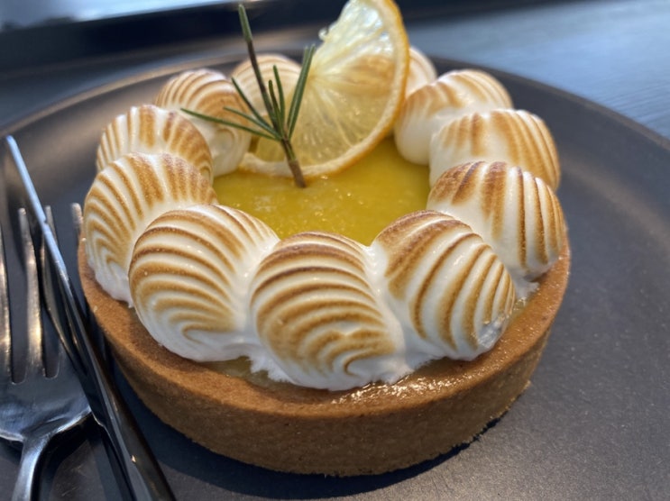  성수역 조용한 카페 / 레몬 타르트 맛있는 카페 추천 / 카페 포제 cafe poze / 내돈내산