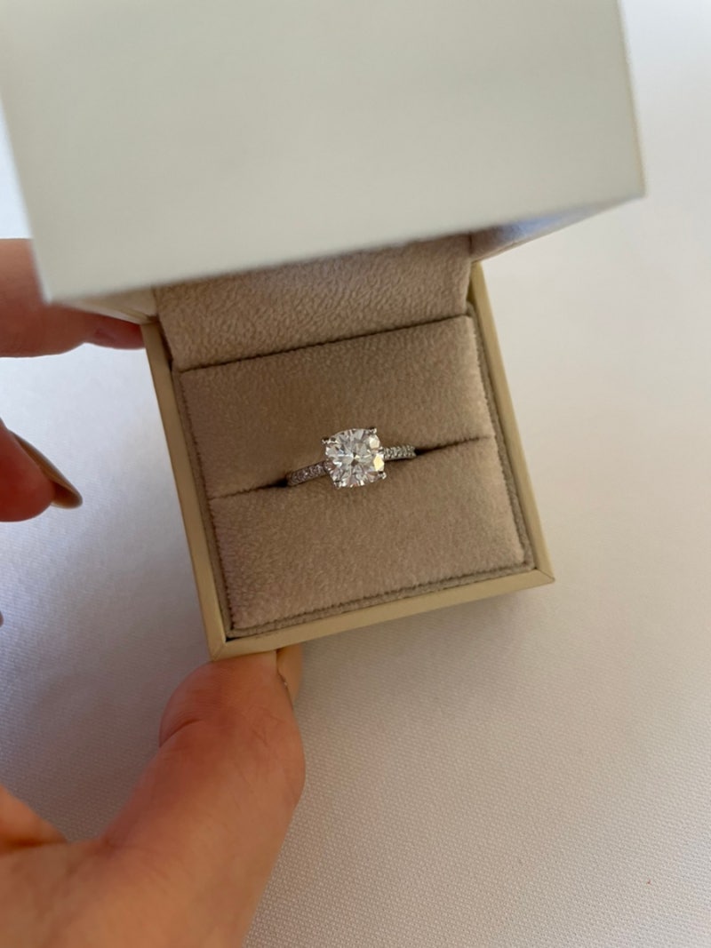 여자친구, 아내를 위한 기념일 선물 추천 - 모이사나이트 반지 (에메랄드컷, 쿠션컷) : 네이버 블로그, image size:800x1067