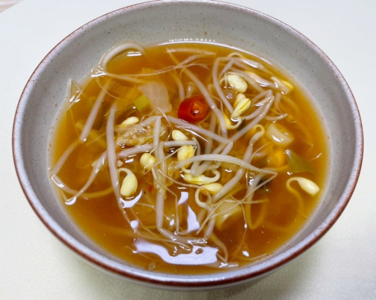  속 풀리는 칼칼한 김치콩나물국 만드는법