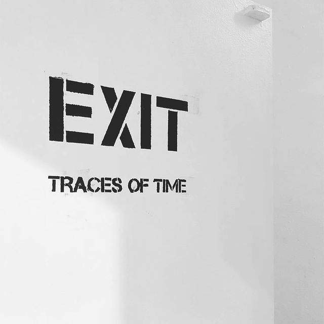 강남연습실 | 스텐실: EXIT, Traces of time
